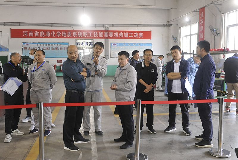 河南省能源化学地质系统职工职业技术较量机建钳工决赛在濮阳园区成功进行 ——濮阳园区包揽幼我前四名，获集体第一名